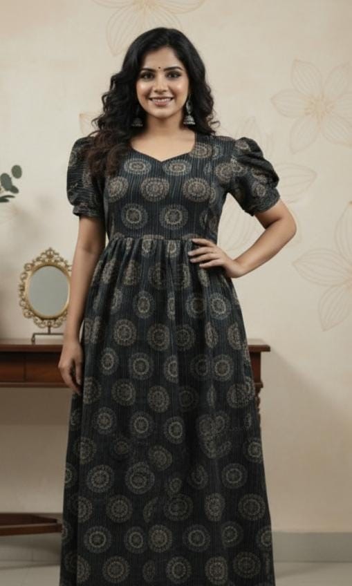 Maya - Feeding Maxi with invisible Zip - Puff sleeves